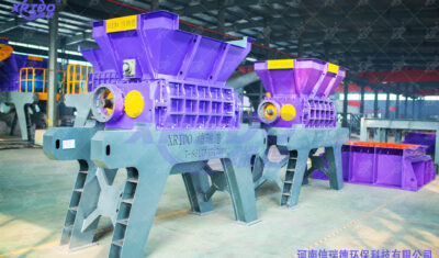 High-speed old clothes shredders